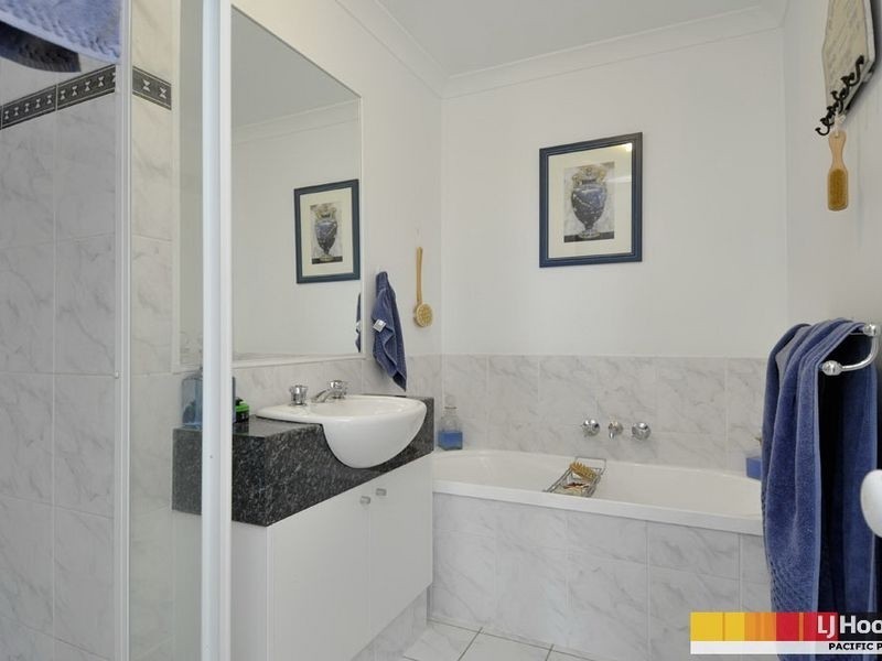 4 Mauke Place, Pacific Pines QLD 4211