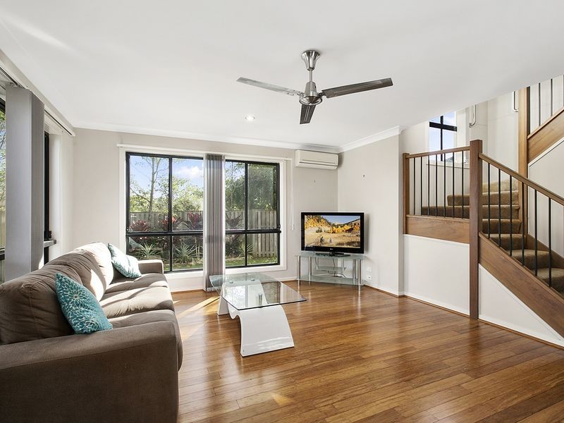 2/2 Yamba Street, Pacific Pines QLD 4211