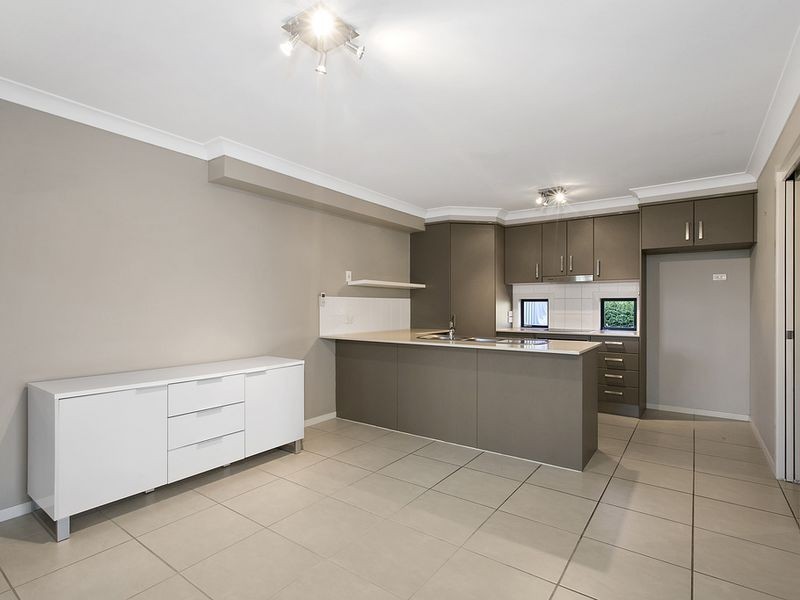 2/2 Yamba Street, Pacific Pines QLD 4211