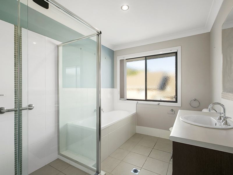 2/2 Yamba Street, Pacific Pines QLD 4211