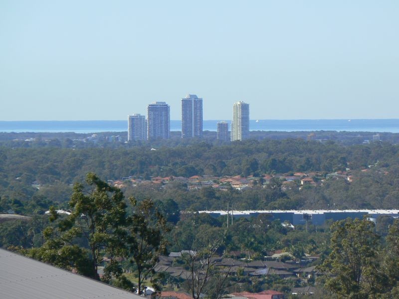 5 Harmsworth Road, Pacific Pines QLD 4211