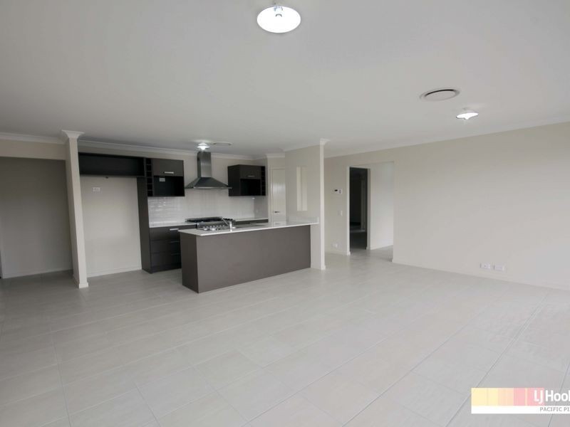 16 Kabi Place, Pacific Pines QLD 4211