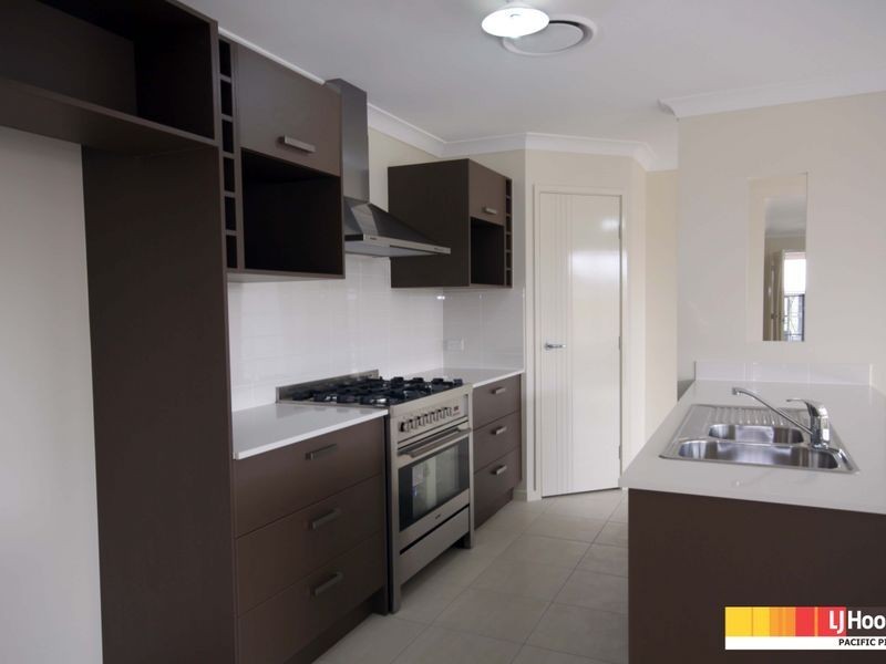 16 Kabi Place, Pacific Pines QLD 4211