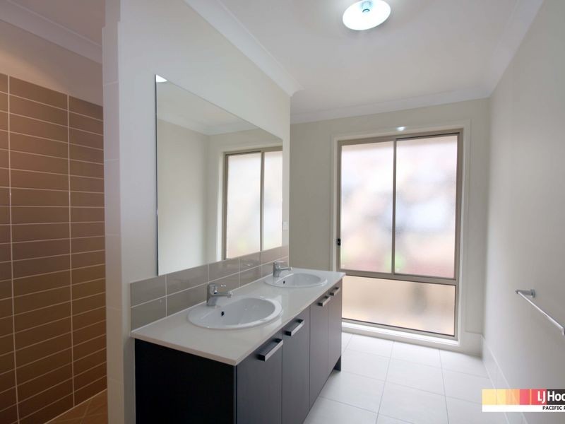 16 Kabi Place, Pacific Pines QLD 4211