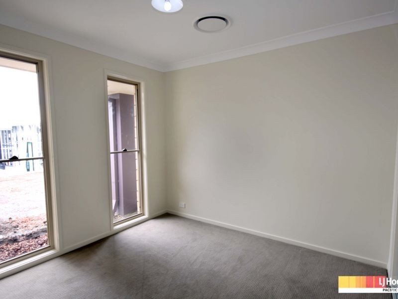 16 Kabi Place, Pacific Pines QLD 4211