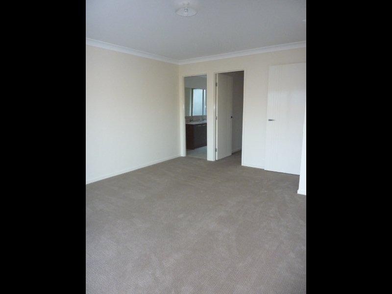 16 Kabi Place, Pacific Pines QLD 4211