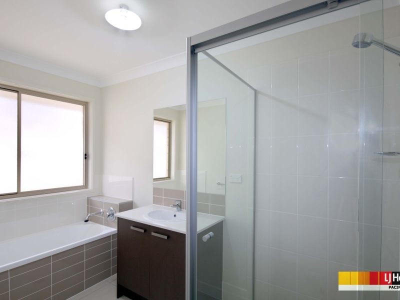 16 Kabi Place, Pacific Pines QLD 4211