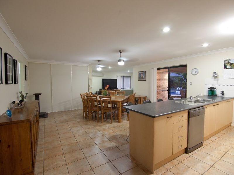 6 Fainter Court, Pacific Pines QLD 4211