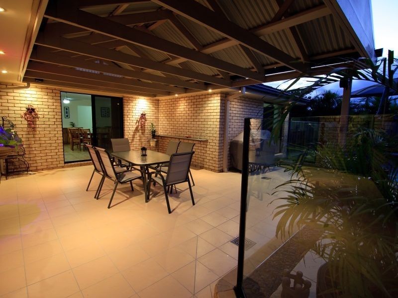 6 Fainter Court, Pacific Pines QLD 4211
