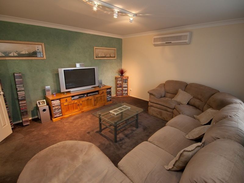 6 Fainter Court, Pacific Pines QLD 4211