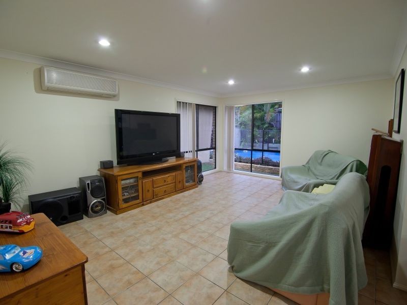 6 Fainter Court, Pacific Pines QLD 4211