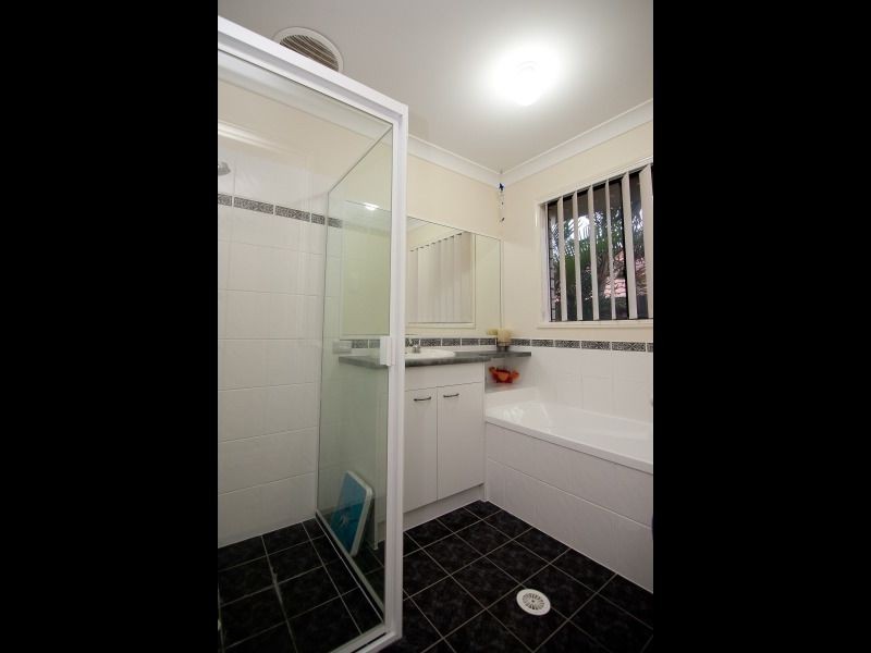 6 Fainter Court, Pacific Pines QLD 4211