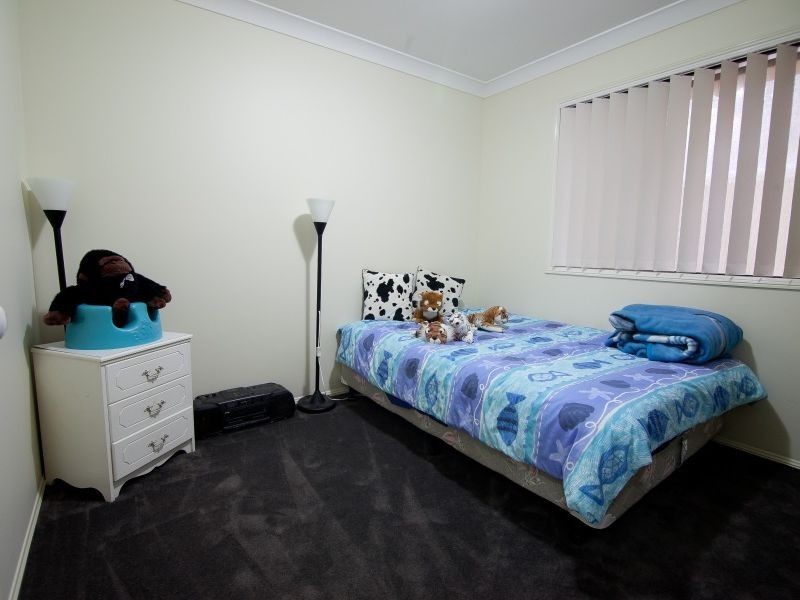 6 Fainter Court, Pacific Pines QLD 4211