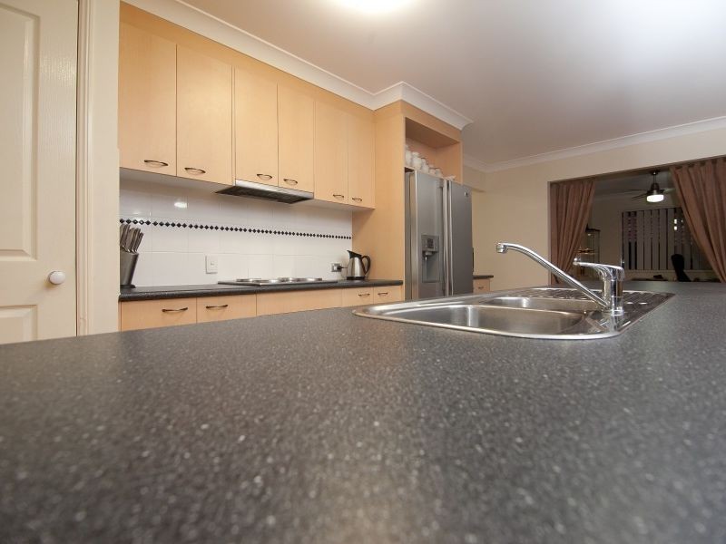 6 Fainter Court, Pacific Pines QLD 4211