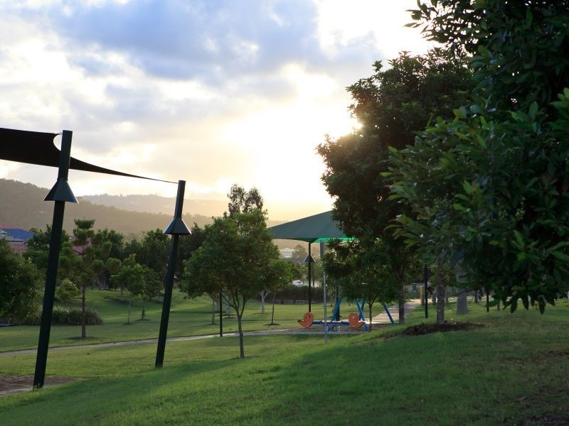 6 Fainter Court, Pacific Pines QLD 4211