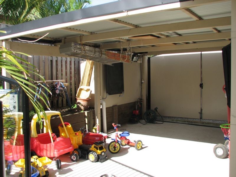 6 Fainter Court, Pacific Pines QLD 4211