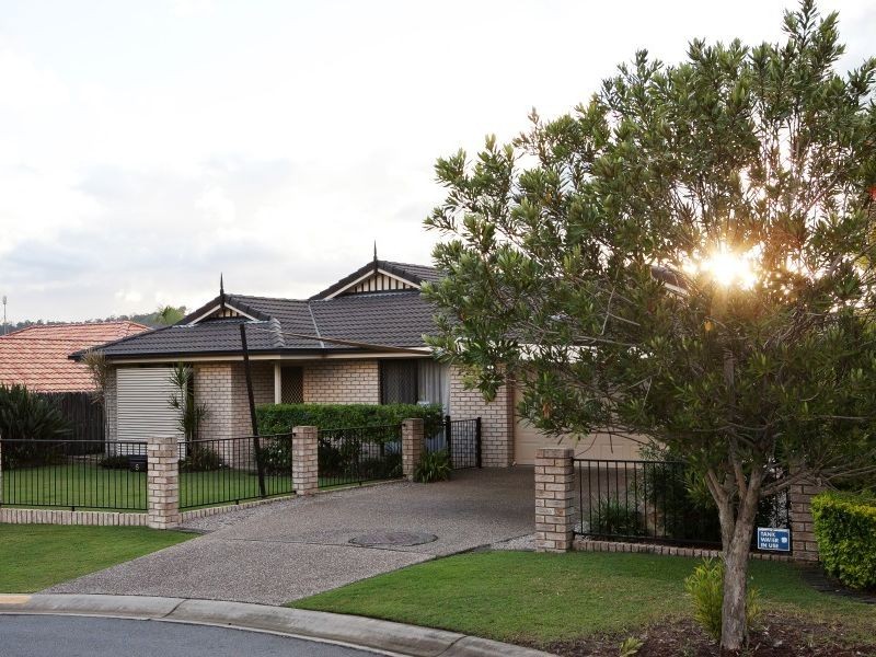 6 Fainter Court, Pacific Pines QLD 4211