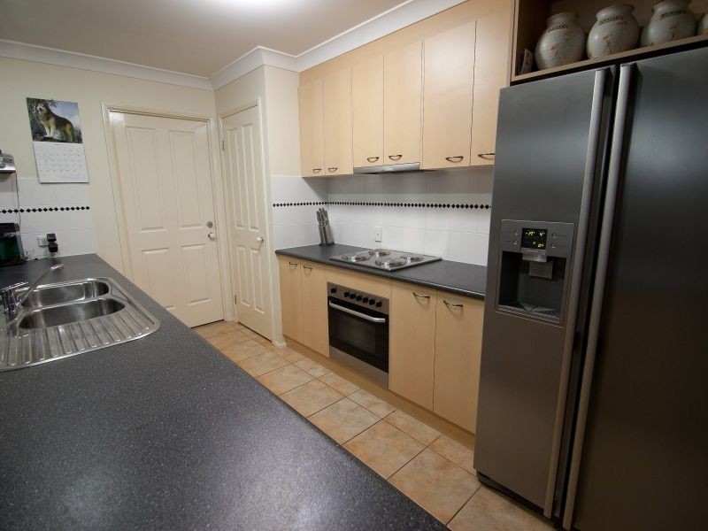 6 Fainter Court, Pacific Pines QLD 4211