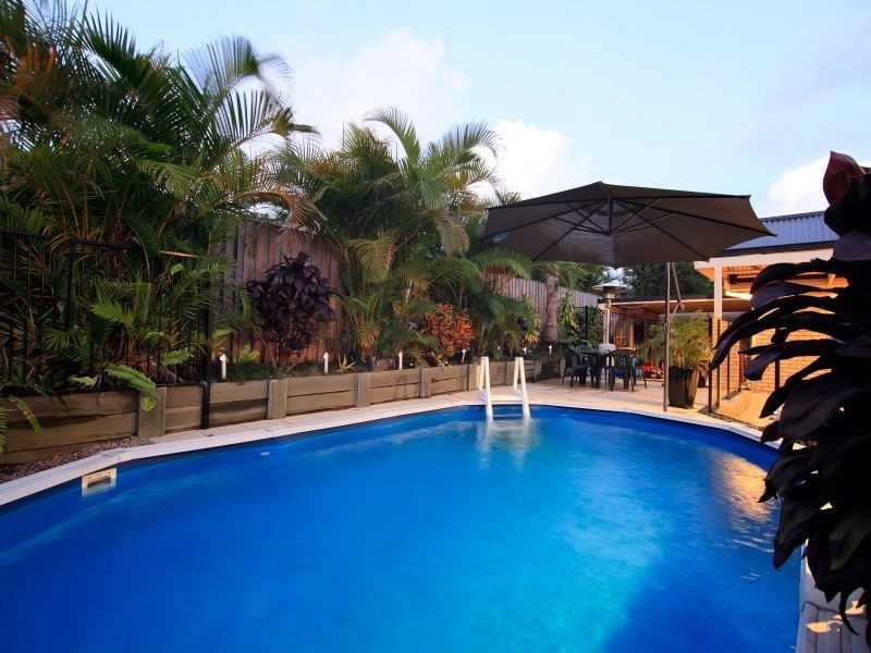 6 Fainter Court, Pacific Pines QLD 4211