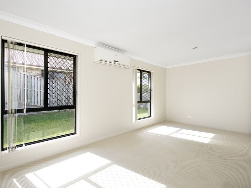 8 Manning Circuit, Pacific Pines QLD 4211