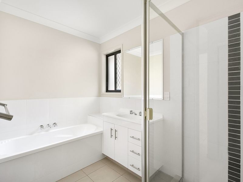 8 Manning Circuit, Pacific Pines QLD 4211