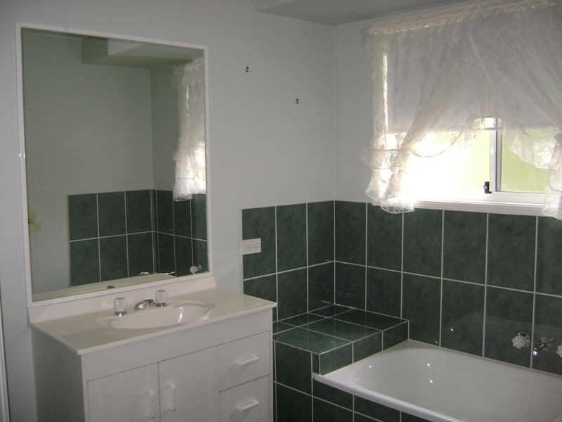 40 Galapagos Way, Pacific Pines QLD 4211