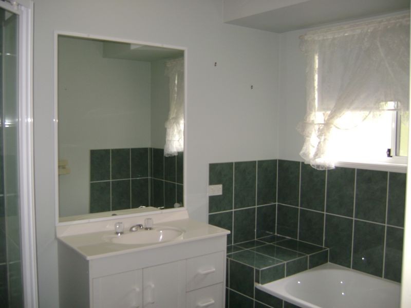 40 Galapagos Way, Pacific Pines QLD 4211