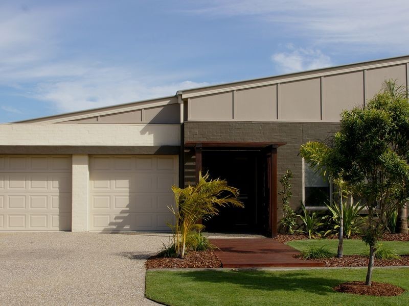 19 Tennant Street, Pacific Pines QLD 4211