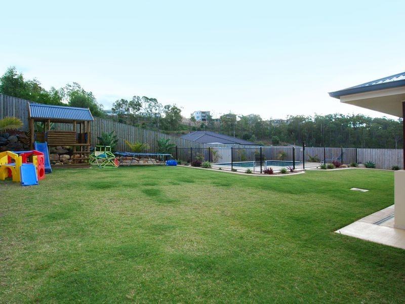 6 Victoria Drive, Pacific Pines QLD 4211