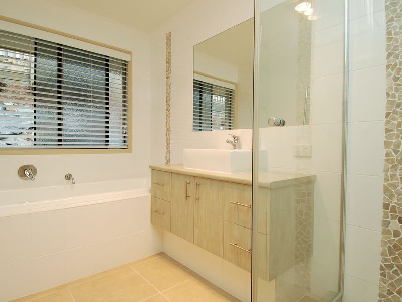 6 Victoria Drive, Pacific Pines QLD 4211