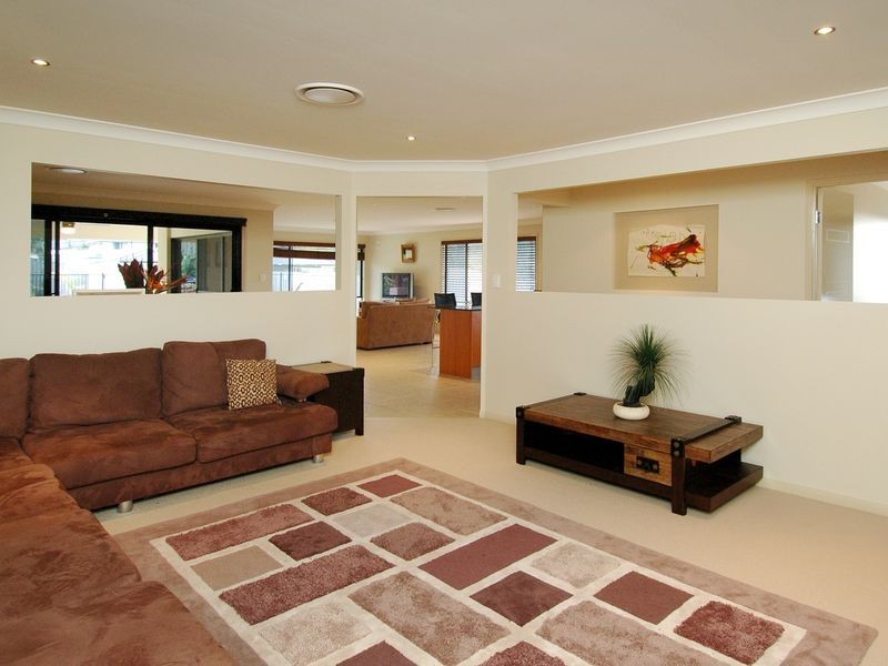 6 Victoria Drive, Pacific Pines QLD 4211