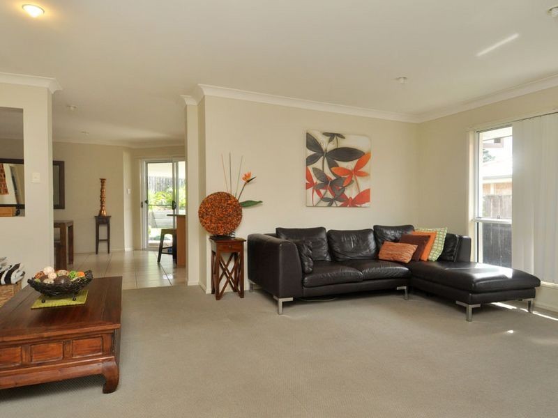 20 Carmarthen Circuit, Pacific Pines QLD 4211