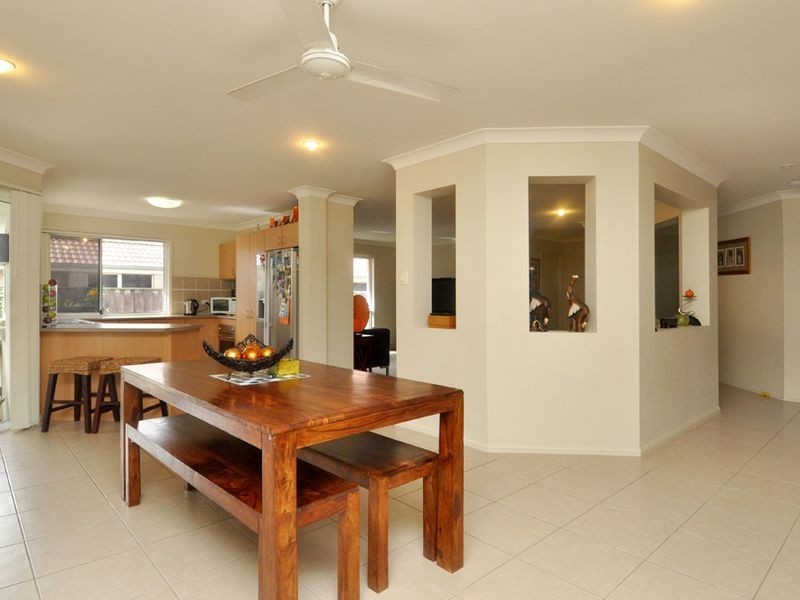 20 Carmarthen Circuit, Pacific Pines QLD 4211