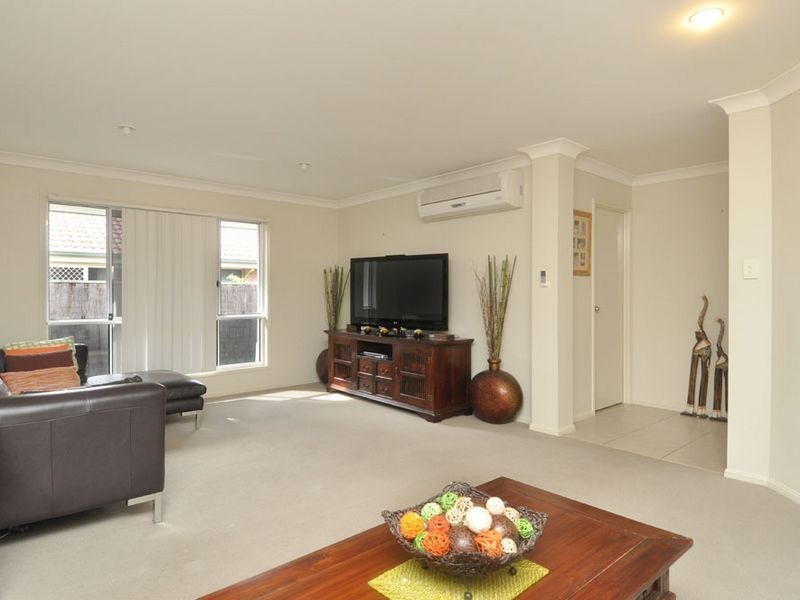 20 Carmarthen Circuit, Pacific Pines QLD 4211