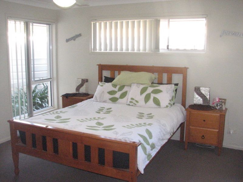 20 Carmarthen Circuit, Pacific Pines QLD 4211