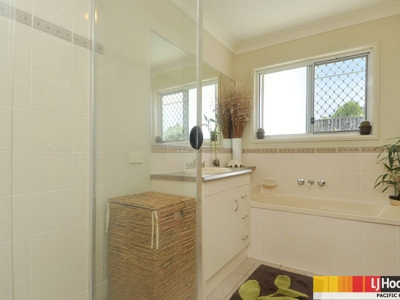 20 Carmarthen Circuit, Pacific Pines QLD 4211