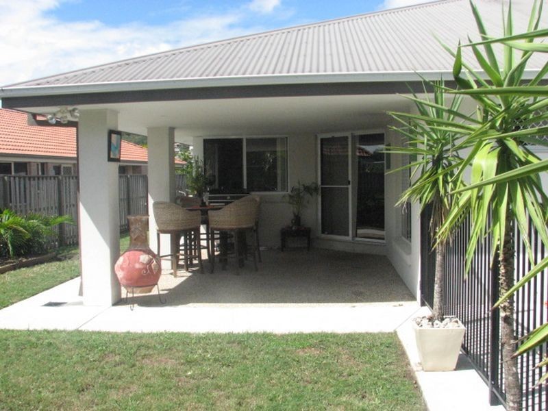 20 Carmarthen Circuit, Pacific Pines QLD 4211