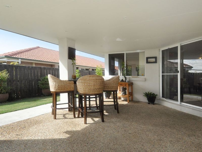 20 Carmarthen Circuit, Pacific Pines QLD 4211