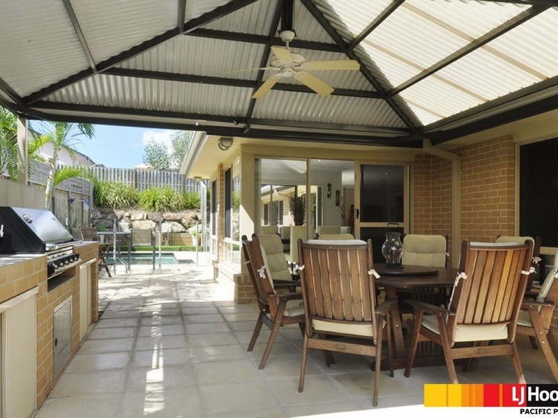 8 Arragan Court, Pacific Pines QLD 4211