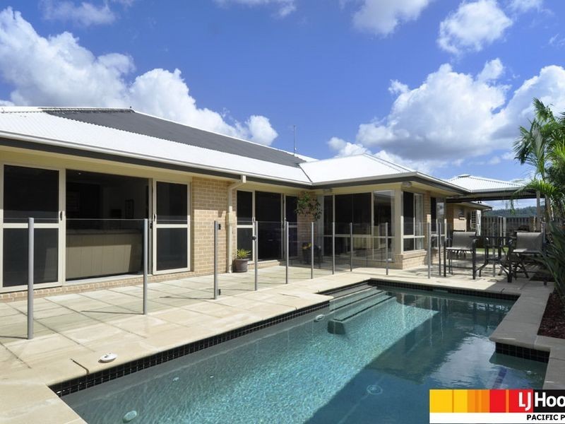 8 Arragan Court, Pacific Pines QLD 4211