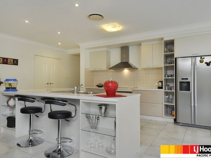 8 Arragan Court, Pacific Pines QLD 4211