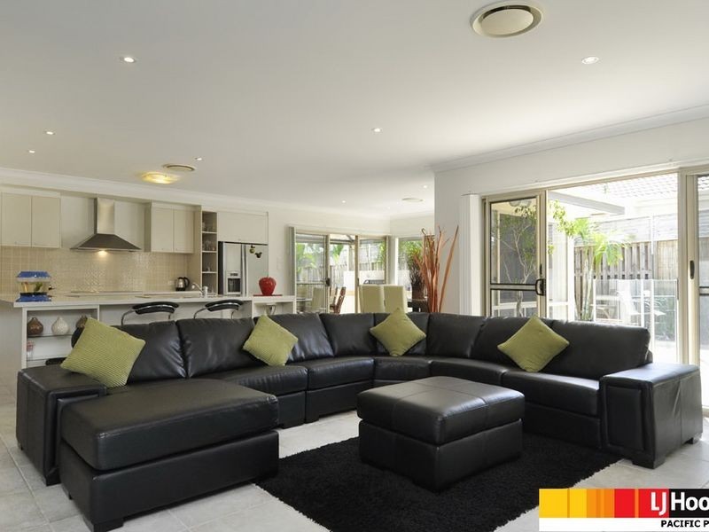 8 Arragan Court, Pacific Pines QLD 4211