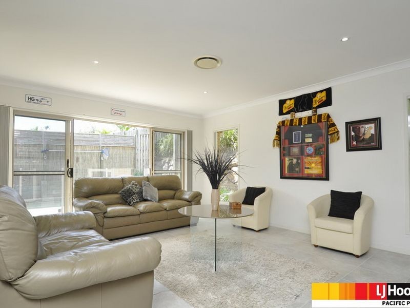 8 Arragan Court, Pacific Pines QLD 4211