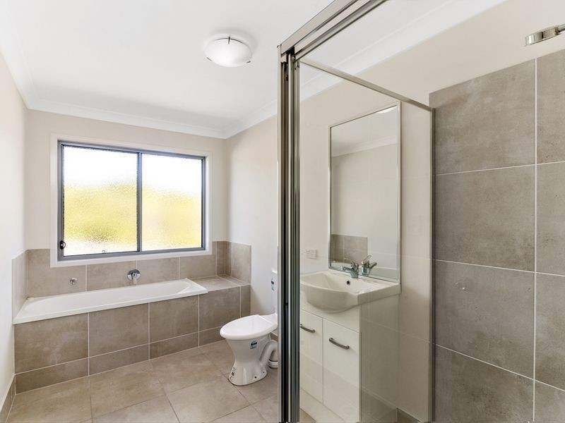 86 McAuley Parade, Pacific Pines QLD 4211
