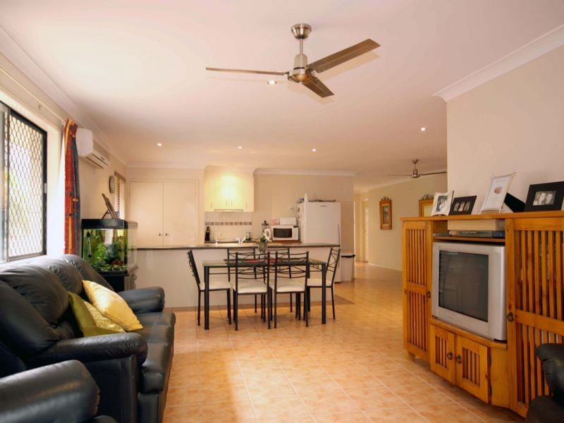 4 Murchison Street, Pacific Pines QLD 4211