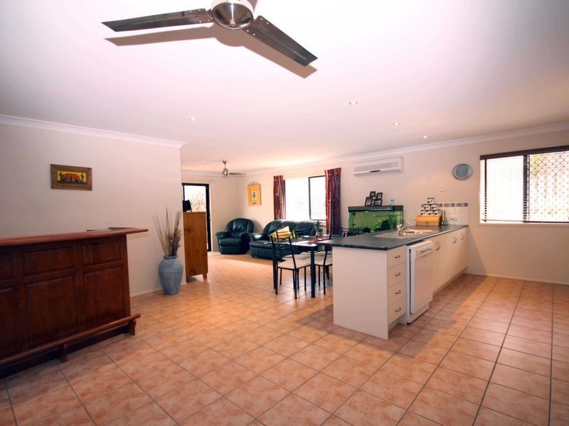 4 Murchison Street, Pacific Pines QLD 4211