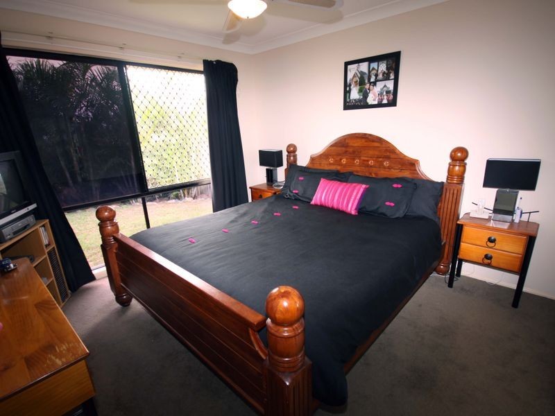 4 Murchison Street, Pacific Pines QLD 4211