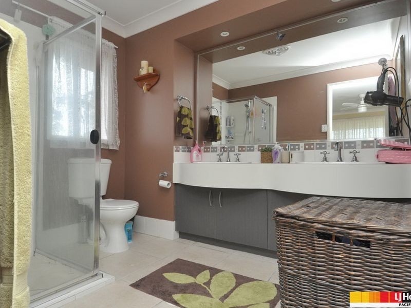 16 Elimbah Street, Pacific Pines QLD 4211