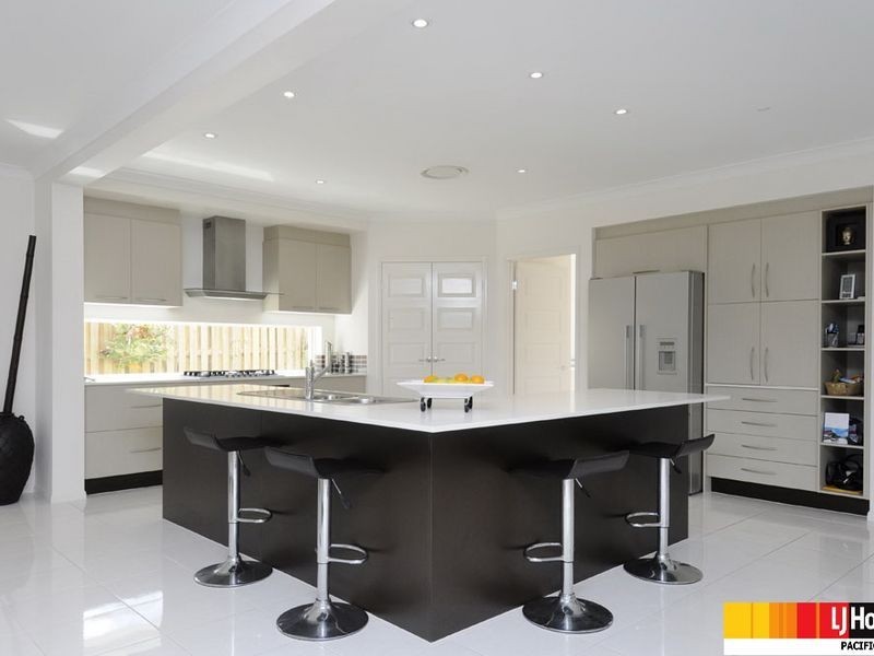 13 Wunburra Circle, Pacific Pines QLD 4211