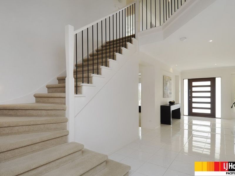 13 Wunburra Circle, Pacific Pines QLD 4211